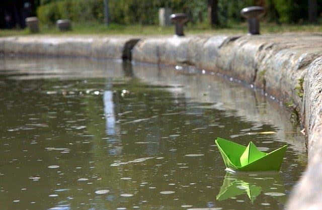 Idée de week-end avec les enfants, louer une péniche sur le Canal du Midi